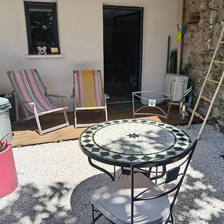 Studio En Rez De Jardin Collobrières Quarto foto