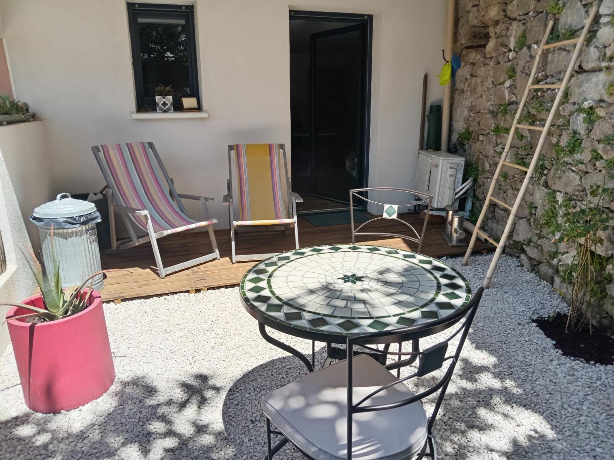 Studio En Rez De Jardin Collobrières Quarto foto